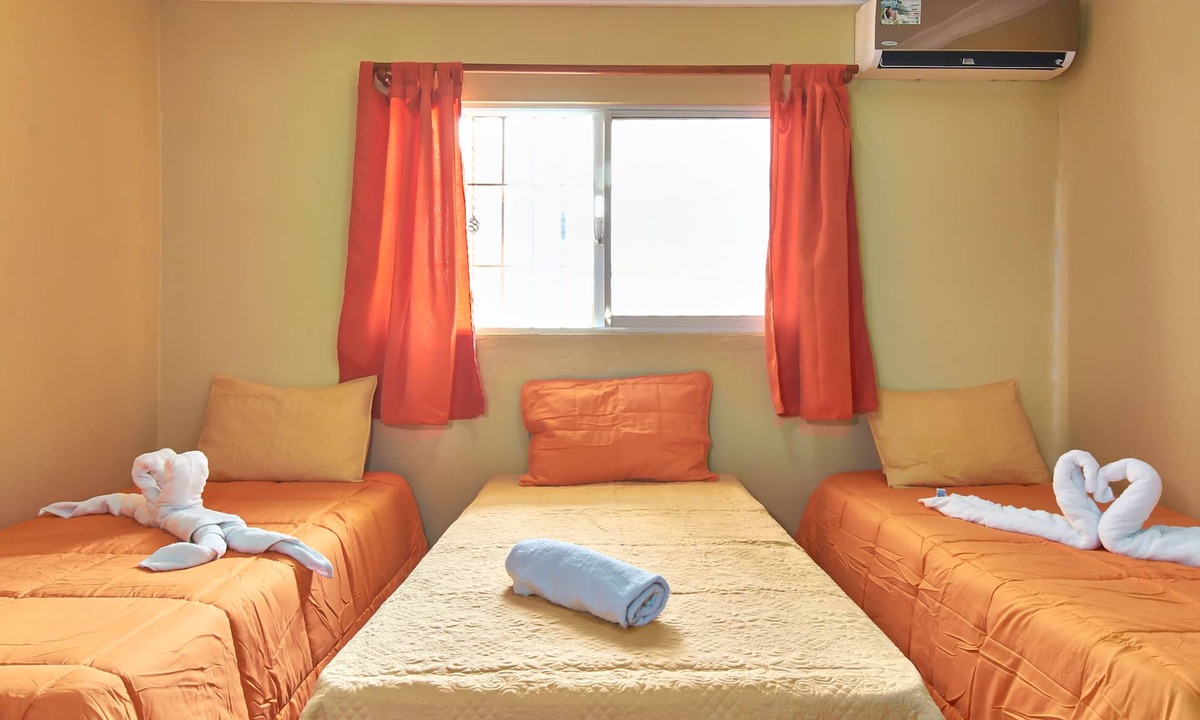 Corales del Sur Apartment | 1-Bedroom Apartment with 3 Single Beds Near SDQ Airport Fast Wi-Fi & Free Pa