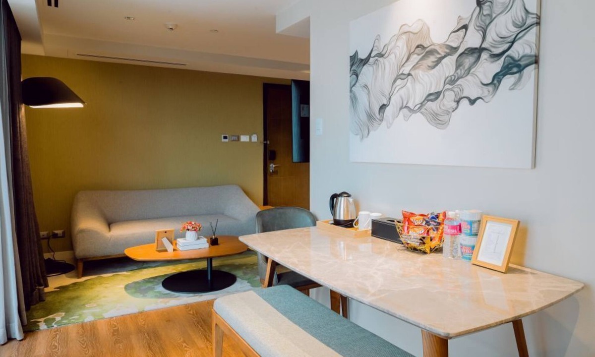 Makati Condo | 1 Bedroom Suite with Canal view