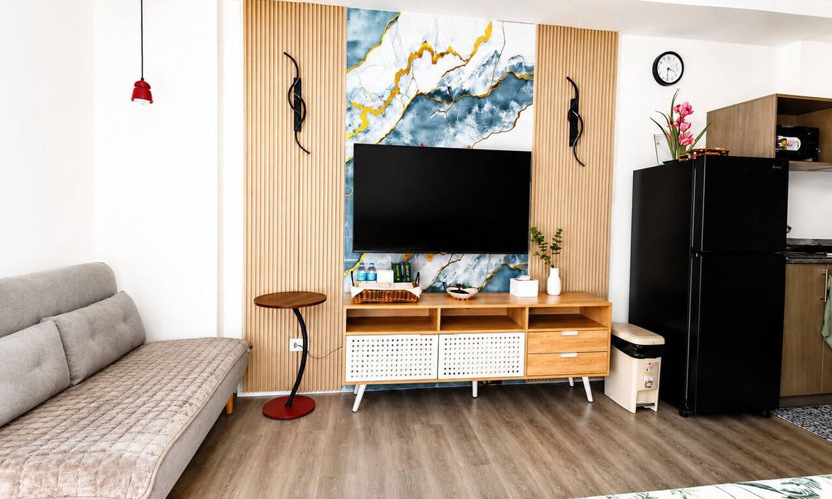 Mactan Export Processing Zone Condo | 2 Minutes from Mactan Airport | Free Pool, Gym, Wi-Fi, Netflix & Balcony View