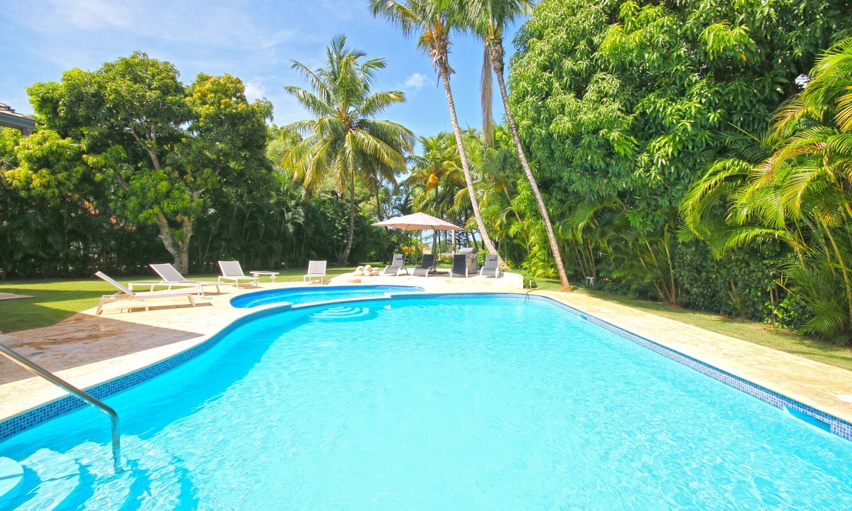 Los Lagos Villa | 6 BR - FULL AC- CHEF & FULL STAFF- 3 GOLF CARTS - STEPS TO BEACH