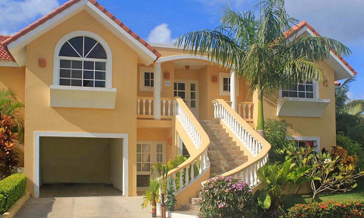 Urbanizacion Tavarez Villa | 7BD complex in Sosua's Hispaniola residence, pool/cable TV/Internet/AC/BBQ