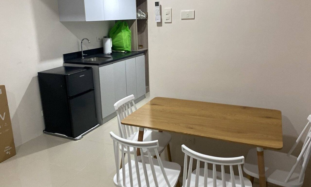 Bakilid Apartment | A great base for exploring Cebu—SM Mall is just 3 minutes away—and there's a pool in the building