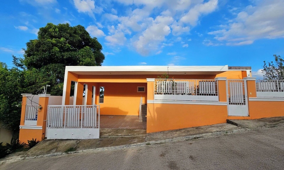 Residencial El Doral House | Ada’s Tropical Getaway Pool + Wifi Near Beach 3-bedroom house in superb El Doral