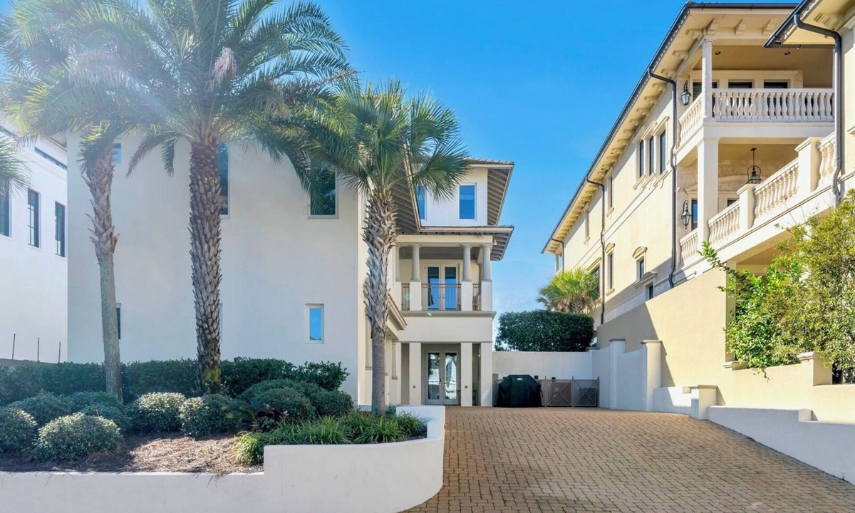 Sunnyside House | Are We There Yet? BEACHFRONT Villa in Carillon Beach—6 Bd w/Guest House