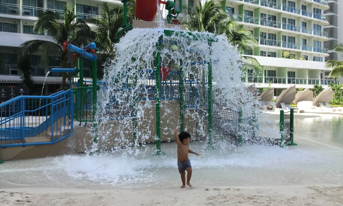 Don Bosco Apartment | AZURE URBAN RESORT RESIDENCES. STAYCATION Big Wave Pool and near to the SM Mall