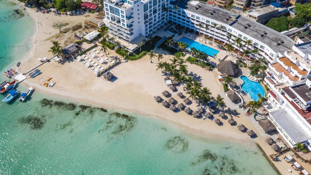 Boca Chica Hotel | Be Live Experience Hamaca Suites
