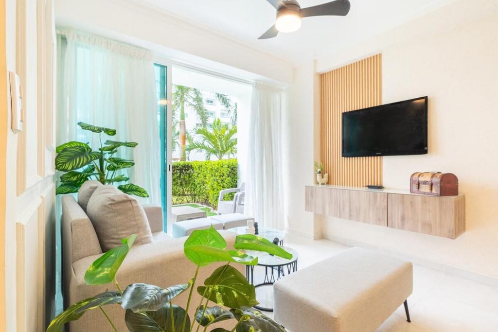 Villas Del Mar Apartment | Beach Escape -Pool Patio -Free Parking -Pets
