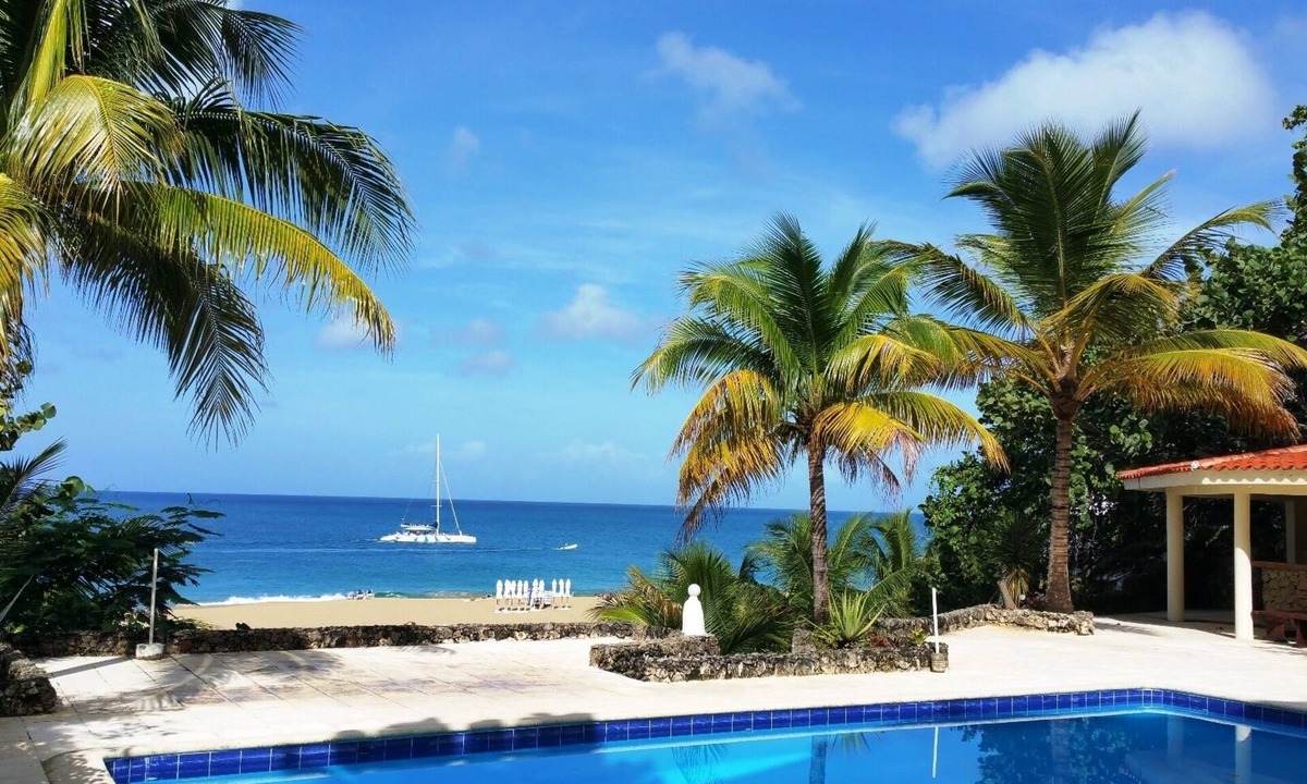 El Batey Apartment | Beach Front Condo in Down Town Location