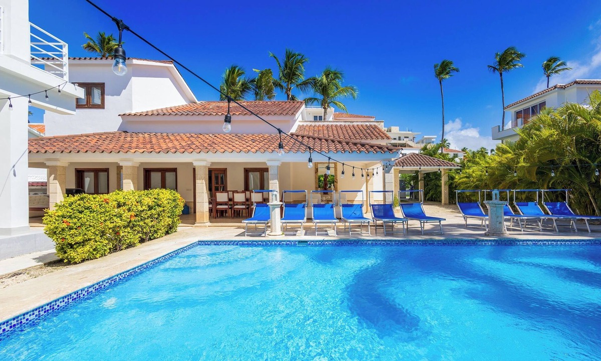 Bavaro Villa | Beachfront 8BR Villa with Pool, Maid & BBQ – Just Steps from Los Corales Beach