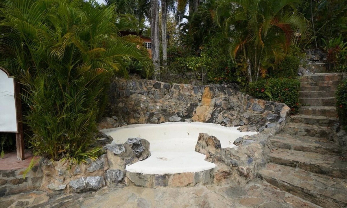 La Ceiba House | Beautiful villa surrounded by tropical gardens by breathtaking Playa Bonita