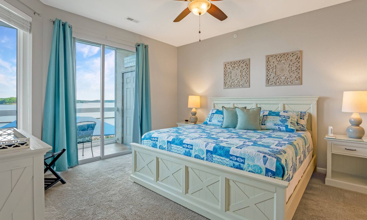 Osage Beach Condo | Believe the 275+ 5 star reviews! Main waterfront & boat slip, Ice cream machine.