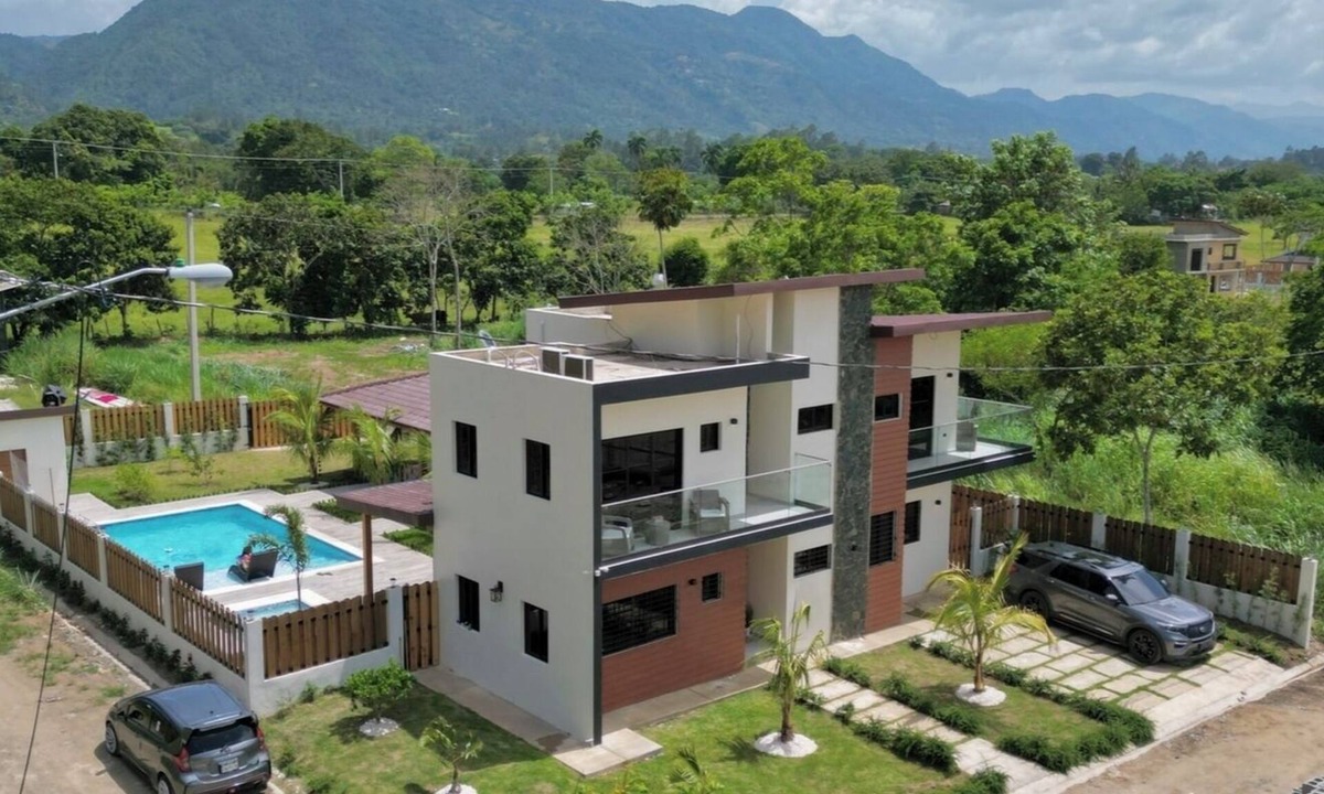 La Joya House | Brilliant 3-bedroom house with AC in charming Jarabacoa