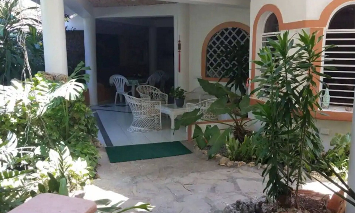 Cabarete House | Budget room in Cabarete guesthouse, near beach and shops/restaurants
