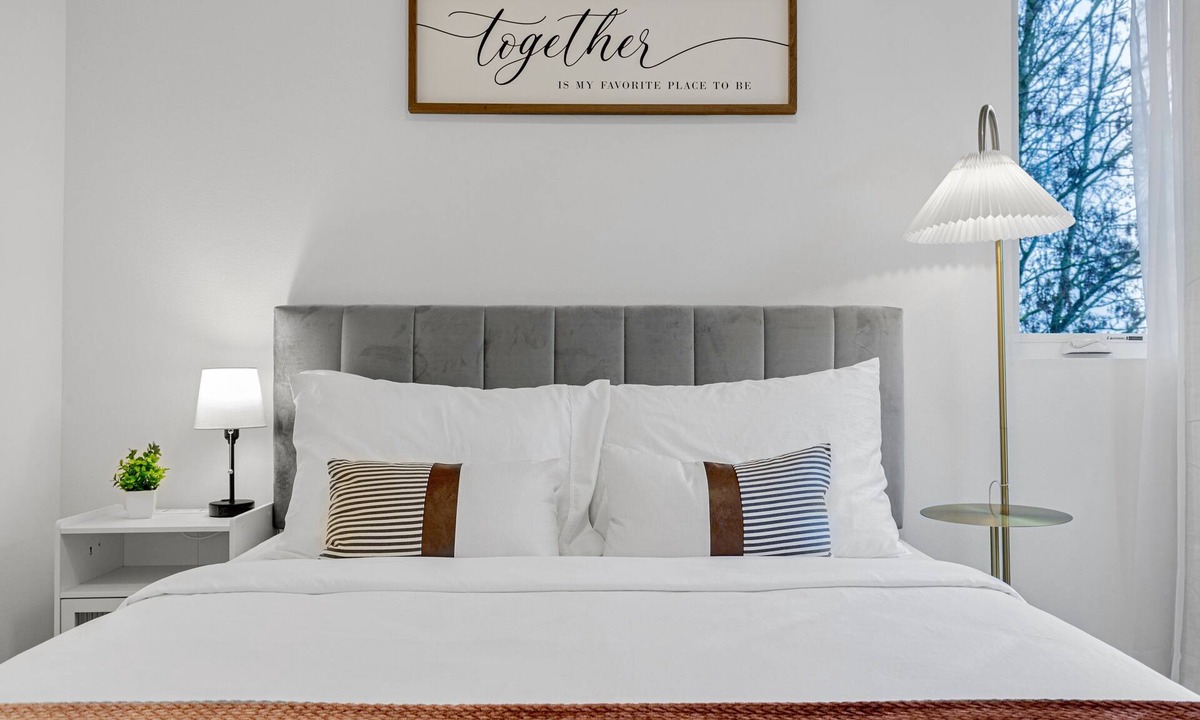 Broadway House | CapHill 3B3B, Needle View, A/C & Free Parking