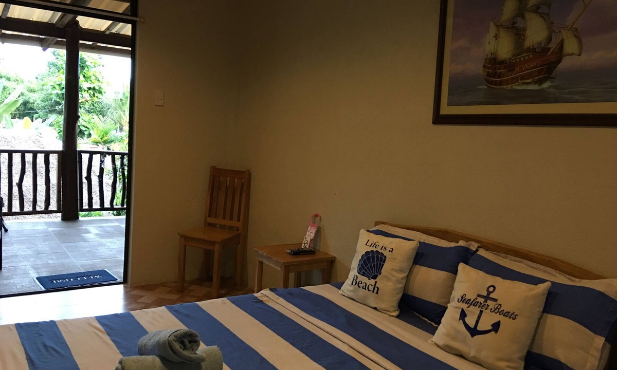 Tawala House | Captain's Lodge and Bar