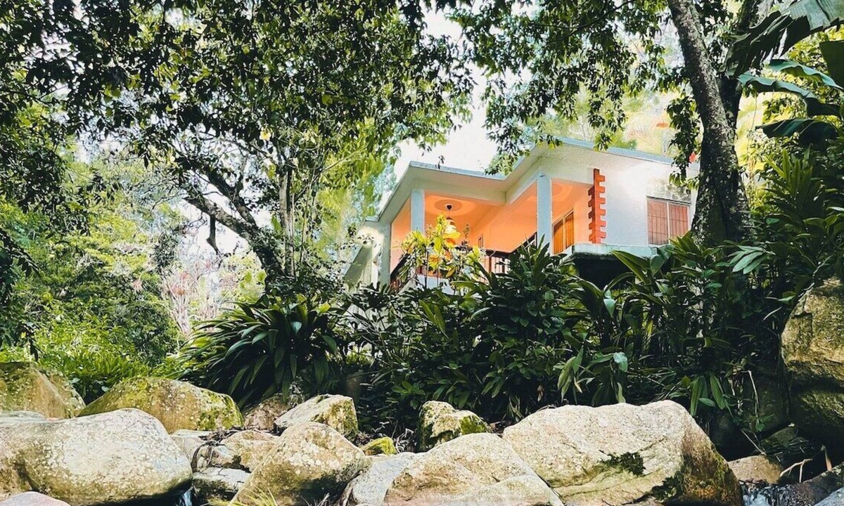 Jarabacoa Cottage | Casa del Arroyo · Rustic Creek House + Fireplace + BBQ