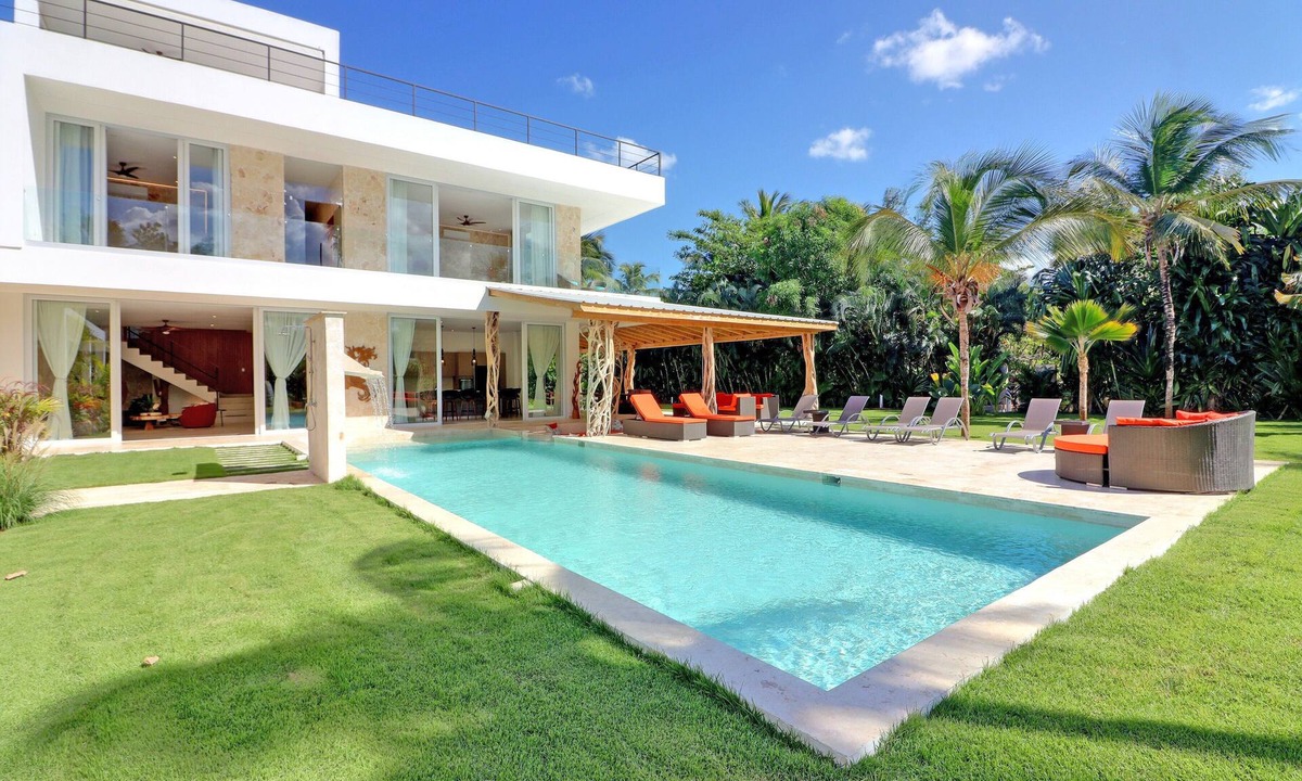 Las Terrenas Villa | Casa Sirenas at Las Terrenas: Spacious 6-bedroom for 14 pax villa close to beach
