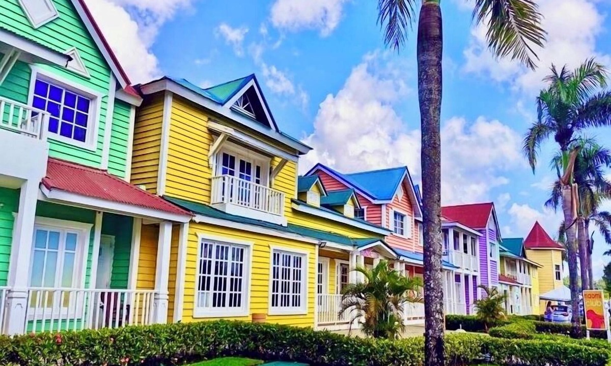 Barrio La Fortaleza Vieja House | Charming 4 bedroom country house with AC, WiFi in wonderful Samaná. Visit Us!