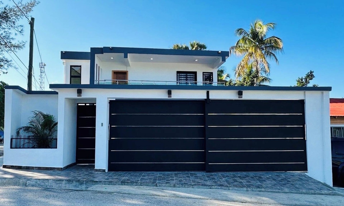 El Cercado House | Charming El Cercado Villa - Spacious Modern 3BR with AC- Family Friendly