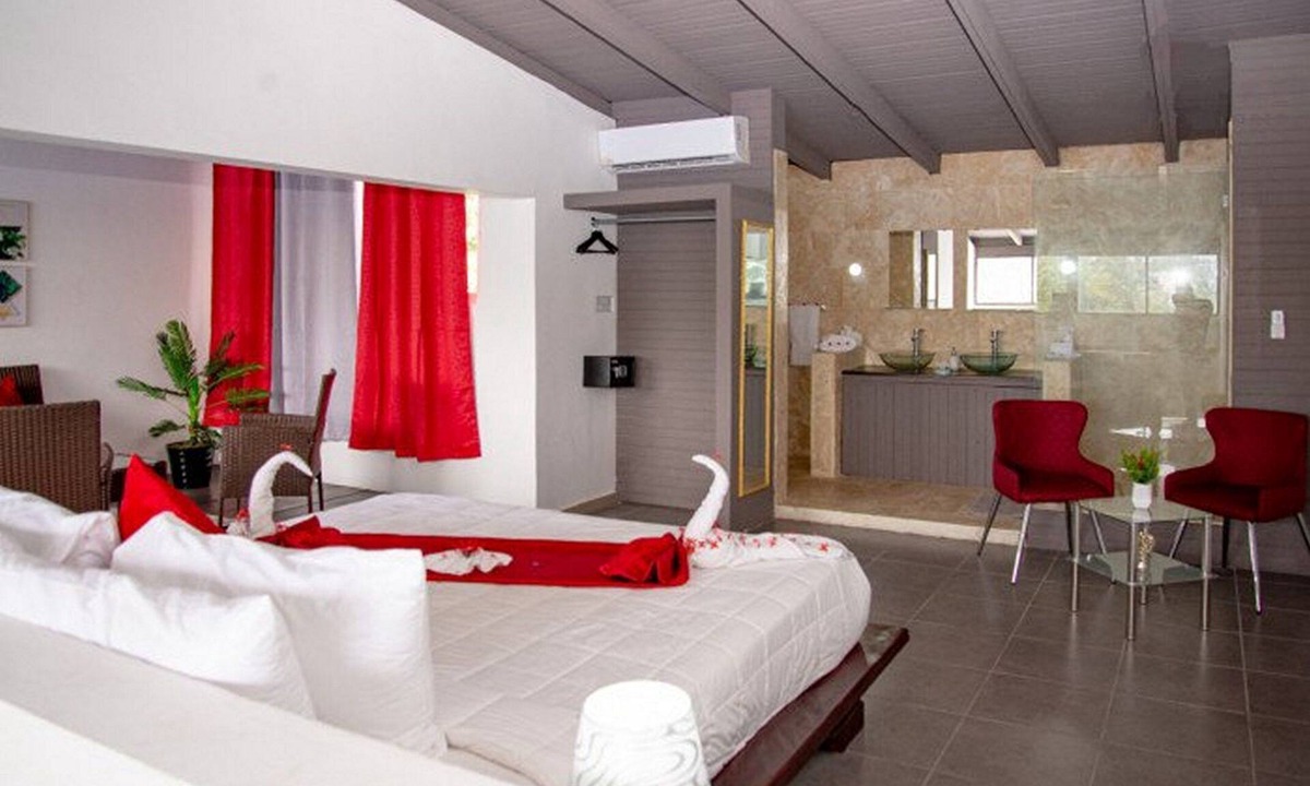Villas Ana Maria House | Chica-friendly penthouse suite with pool/AC/WiFi/cable TV