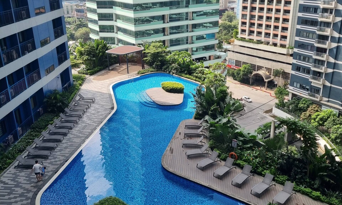 Legazpi Village House | Clean, Comfy and Convenient condo in Makati