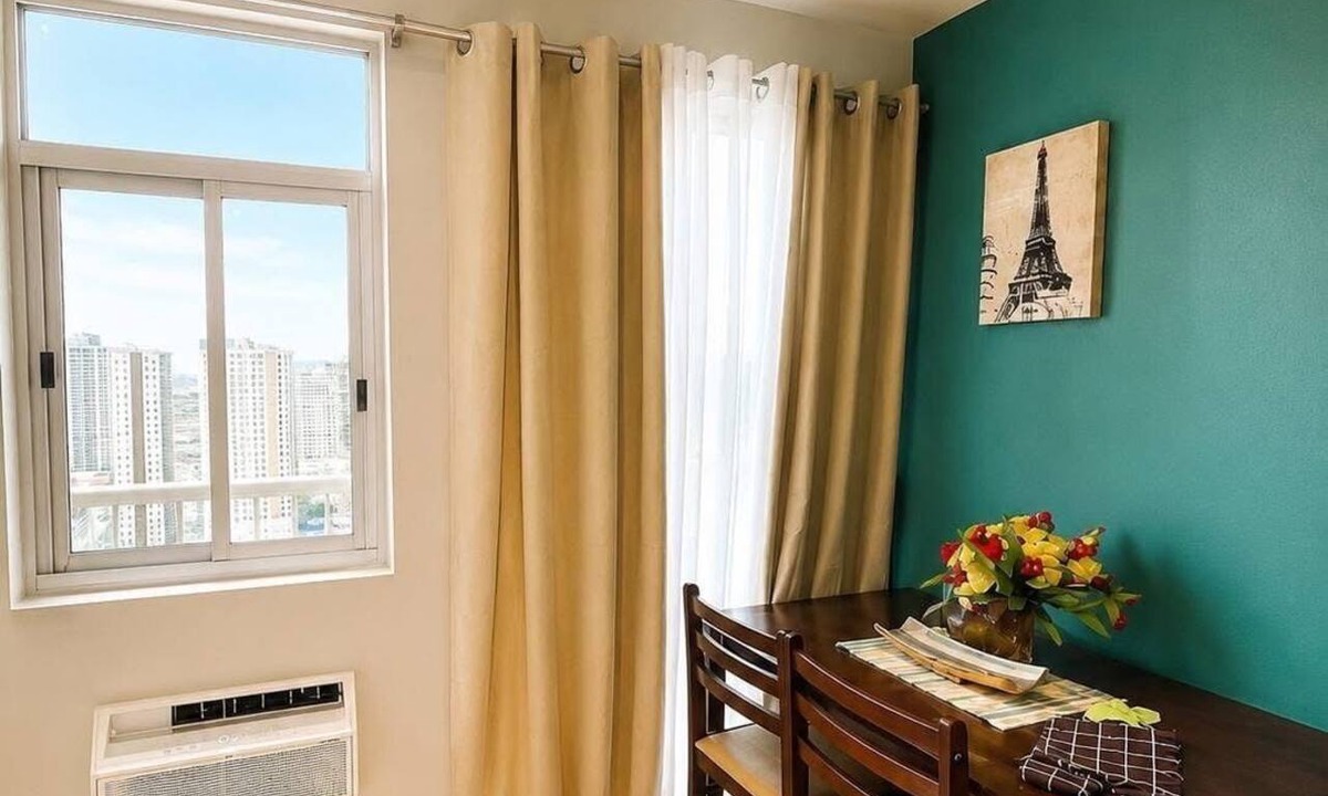 Bangkal Condo | Cozy 1-bedroom 40sqm twin condo unit with AC in delightful Makati City.