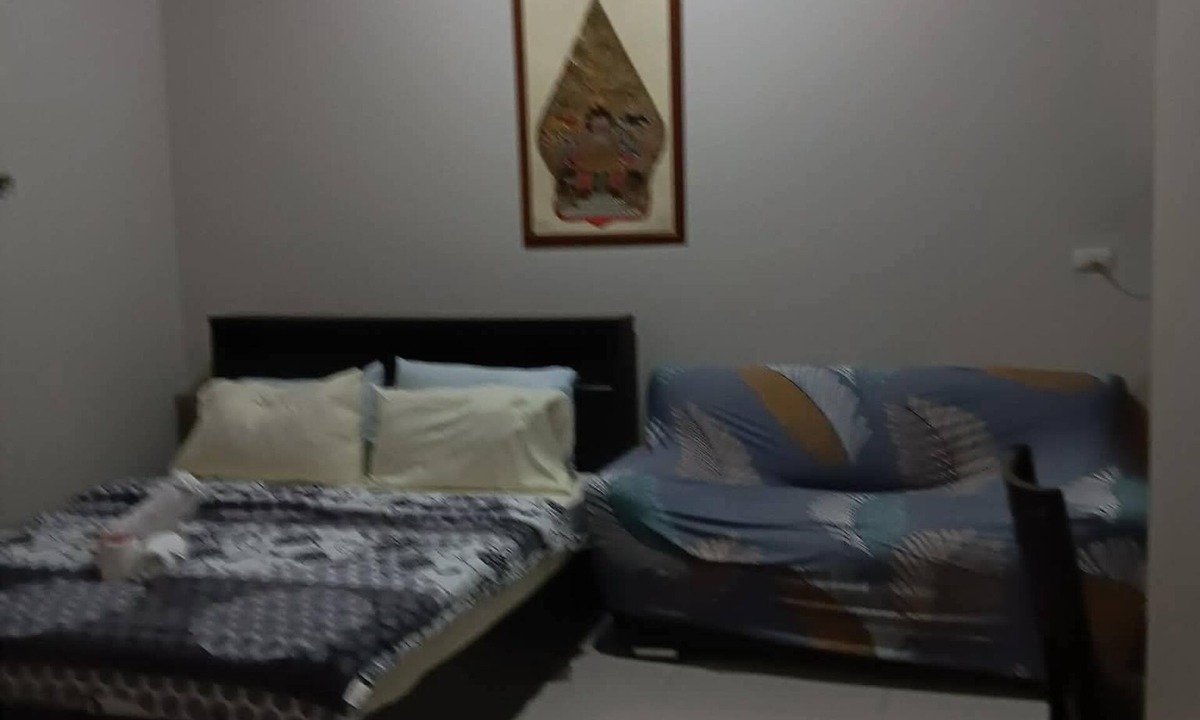 Pasay House | Cozy 1-bedroom building in peaceful Pasay City with AC and gym