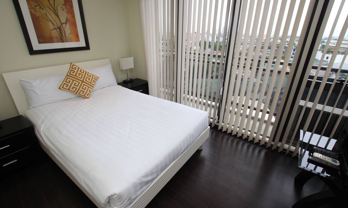 Downtown Apartment | Cozy 1-Bedroom unit @Knightsbridge 0711