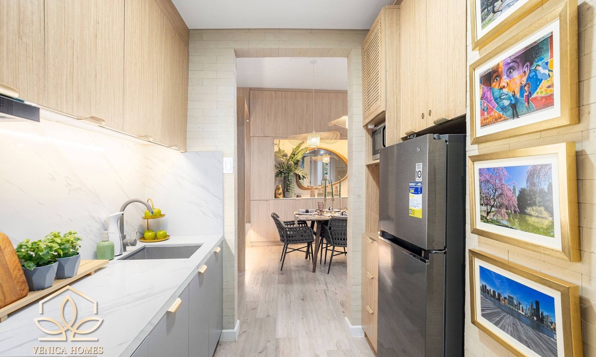 Bonifacio Global City Condo | Cozy Tropics in BGC w/fast Wifi + Netflix