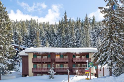Enumclaw Cabin | Crystal Mountain Hotels