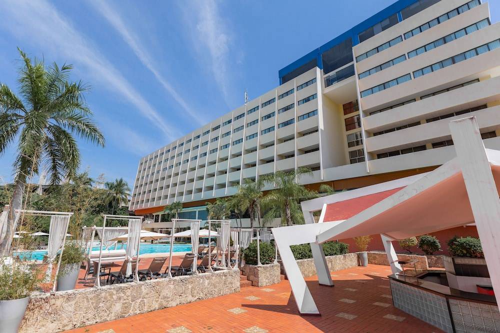 Los Cacicazgos Hotel | Dominican Fiesta Hotel & Casino