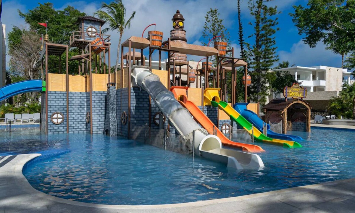 Bavaro Hotel | Enjoy Premier Family Experiences at Room Near Playa Juanillo Delights!
