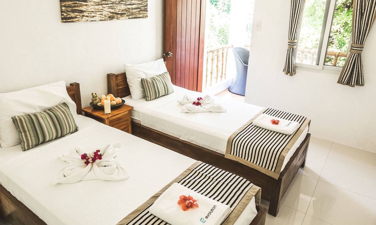 Daanbantayan Hotel | Evolution Dive and Beach Resort