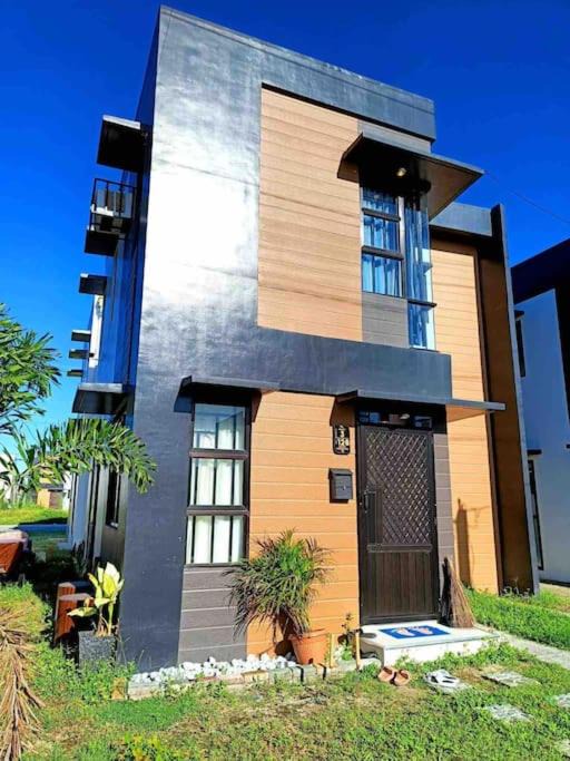 San Fernando Villa | Fabulous Lakeshore House Fully Airconditioned Hi-speed WiFi 300 Mbps