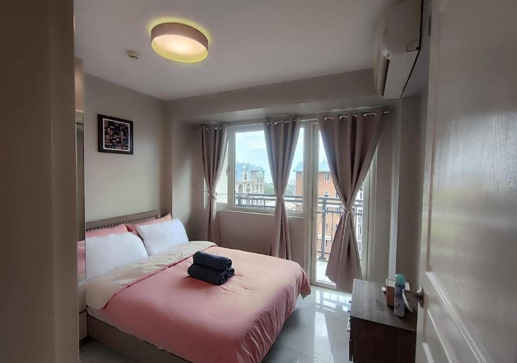 Paranaque Apartment | Facing Pool w Balcony MOA BP1741