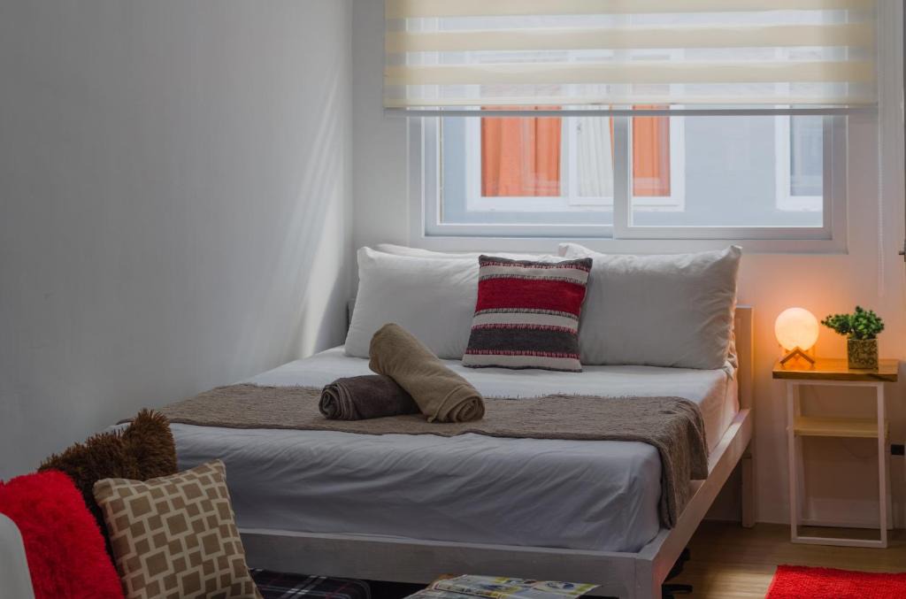 Maribago Apartment | Fantastic 2 Bed Studio Condo in Mactan Cebu with Free parking