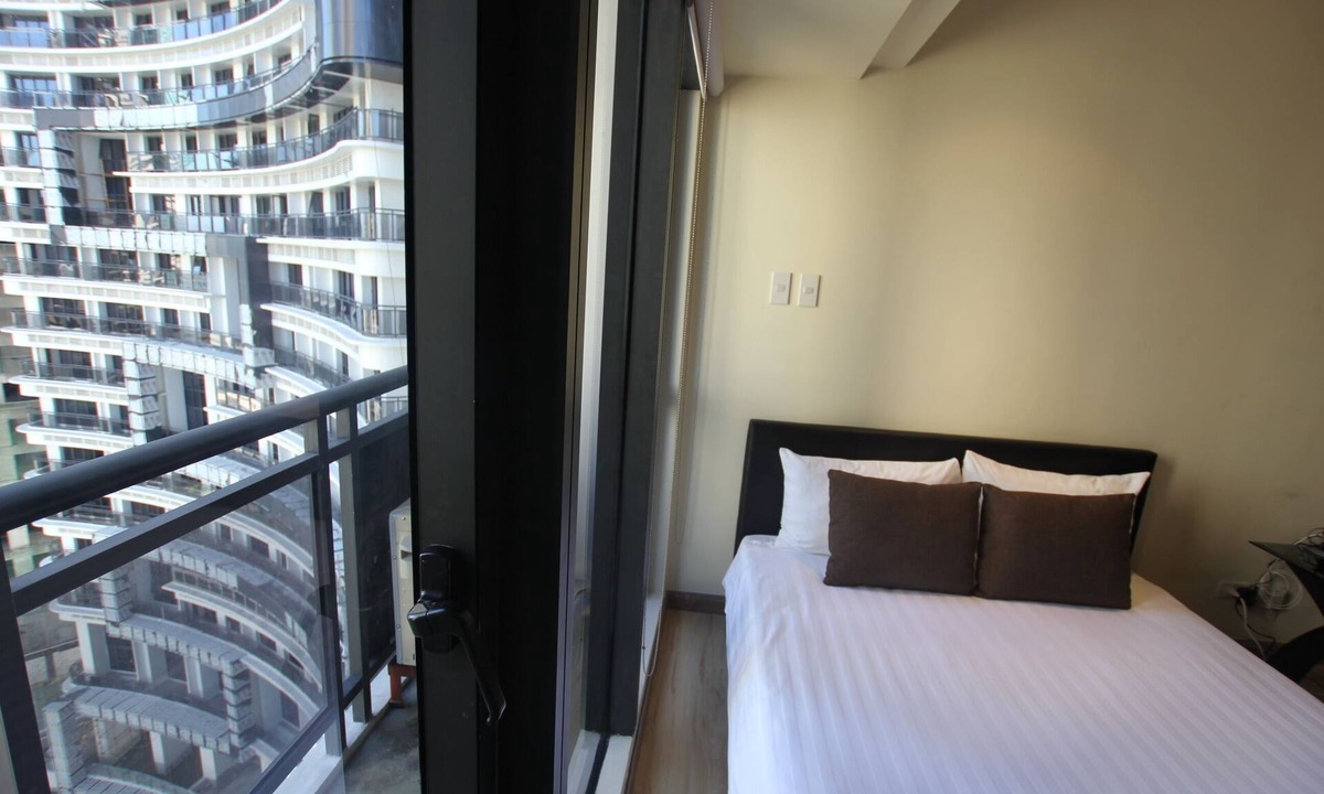 Downtown Apartment | Great View - Studio @ Knightsbridge 1606