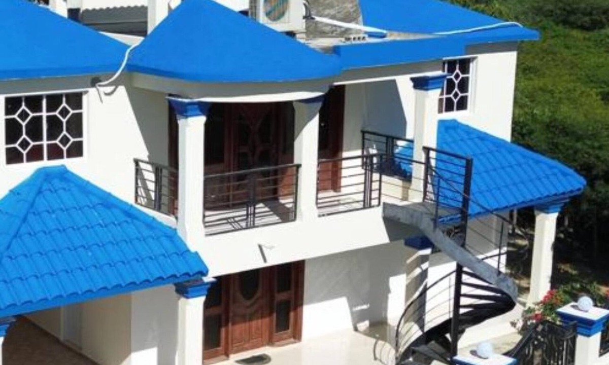 Buen Hombre House | Hello Casa Mena Kompressa Mente Ekipa