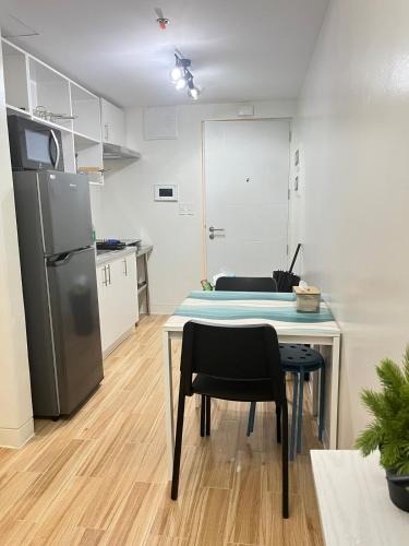 Binan City Apartment | Holly's Place by Motorists Transient House