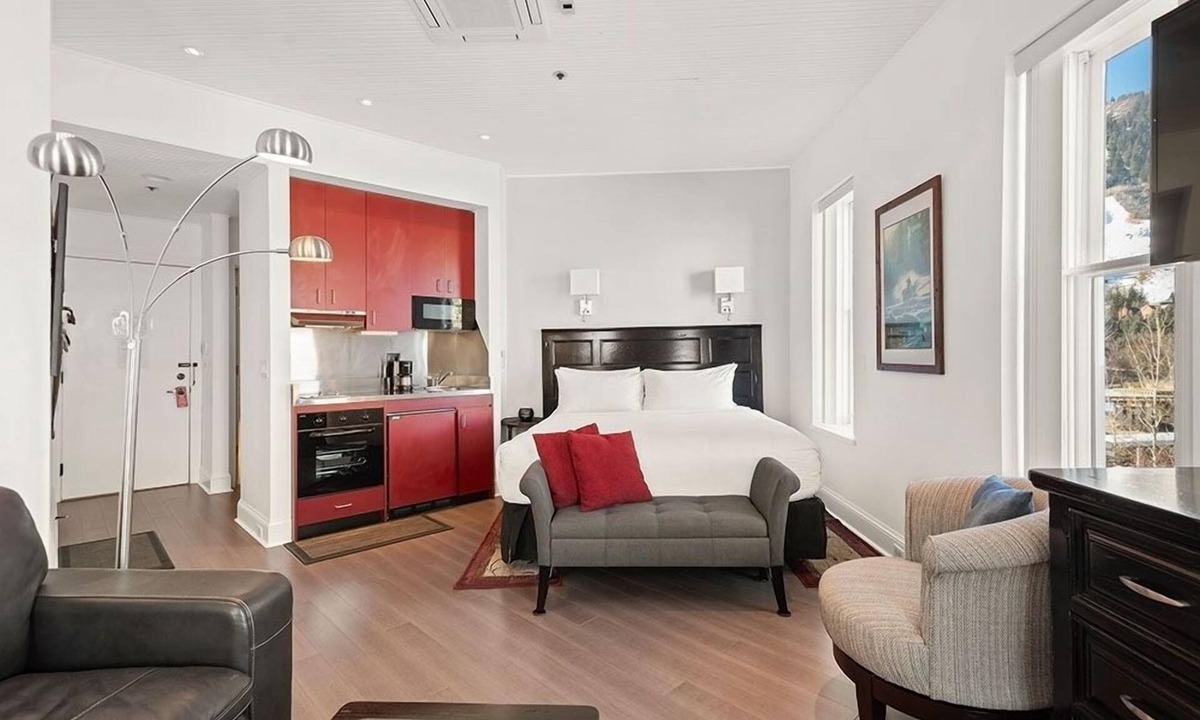 Downtown Hotel | Independence Square Unit 303 | Corner Studio with Premier Finishes, Downtown Location