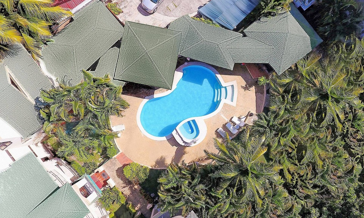 Villas Ana Maria Hotel | Inexpensive room near clubs, free breakfast, pool/AC/hot water/Cable TV/Wi-fi
