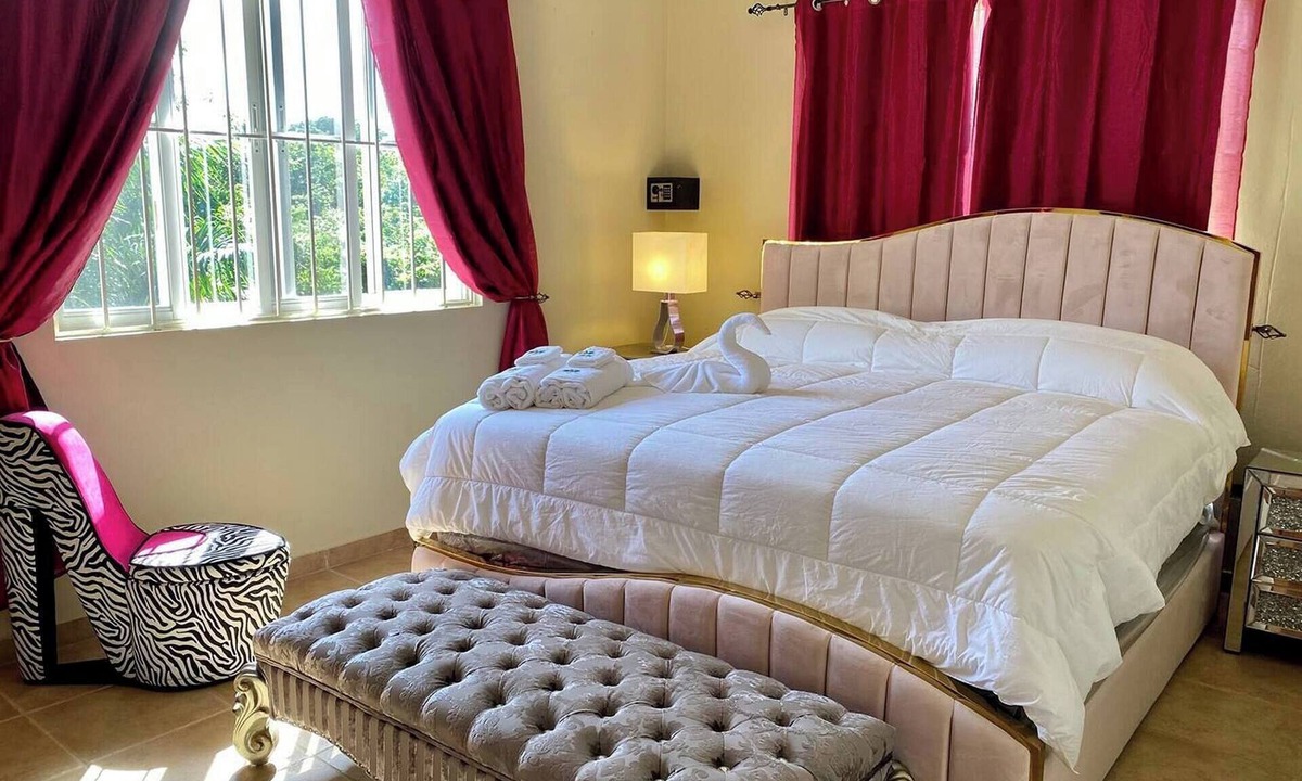 Urbanizacion Tavarez Villa | Kinky & Opulent 10BR/10BA Villa: Savor Pool, Gym & Alluring Suite