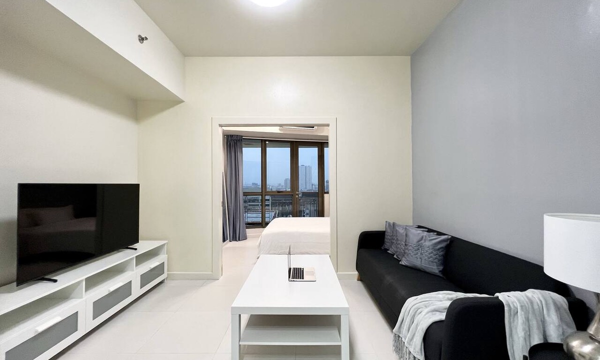 Legazpi Village Condo | KL Tower - Nicely Furnished 1BR near Greenbelt Mall Makati City