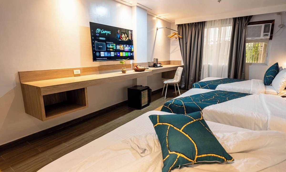 Moalboal Hotel | Kuadro Hotel & Suites