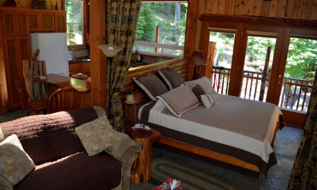 Saginaw Bed & Breakfast | Lanzarotta Bed and Breakfast