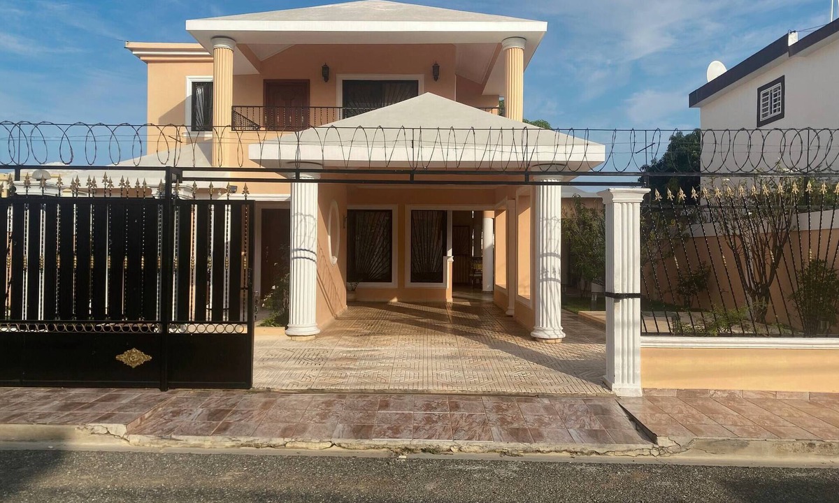 San Juan Province House | Large house with AC WiFi parking Ideal for families
