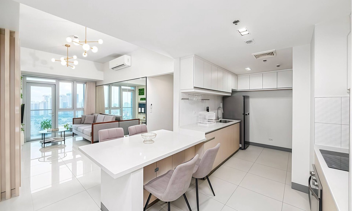 Bonifacio Global City Condo | Luxe & Cozy 2BR Uptown, BGC | Netflix + Nightlife