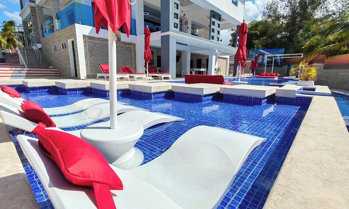 Montellano Villa | Luxurious 12BR Estate with Pools and Entertainment – 14 Minutes from Airport