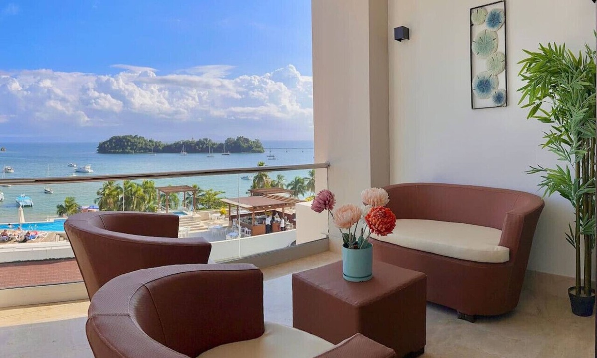 Samana Apartment | Luxurious, Stunning Bay View Condo, King Bed, Spacious Terrace, Pool, Gym.