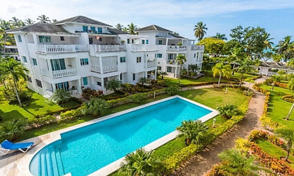 La Iglesia Condo | Luxury BEACHFRONT Penthouse Condo 2 Bedrooms w/loft